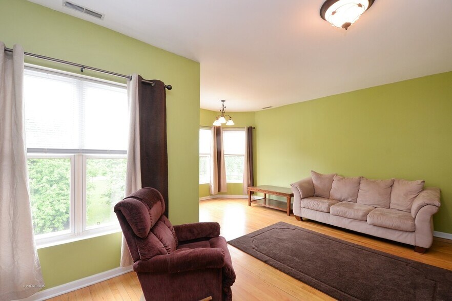 More Photos Of 108 N Hamlin Blvd, Chicago Apartments For Sale