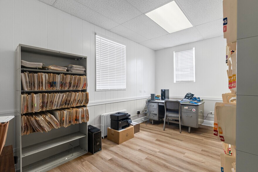 More Photos Of 525 7th St, Altavista Office For Sale