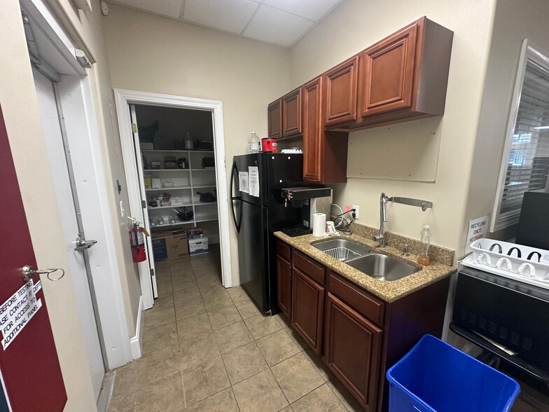 More Photos Of 7011 Rivers Ave, Charleston Office For Sale