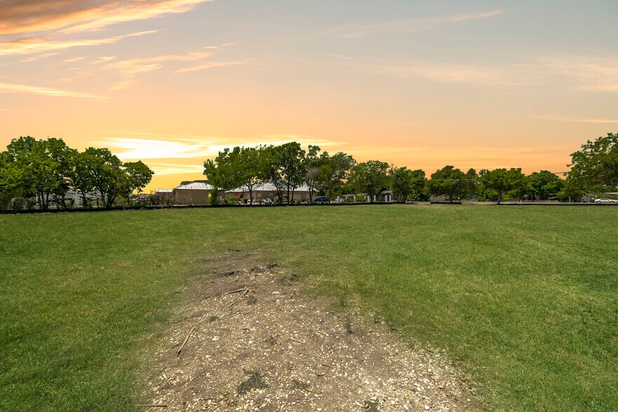 More Photos Of 16409 Summit Dr, Austin Land For Lease