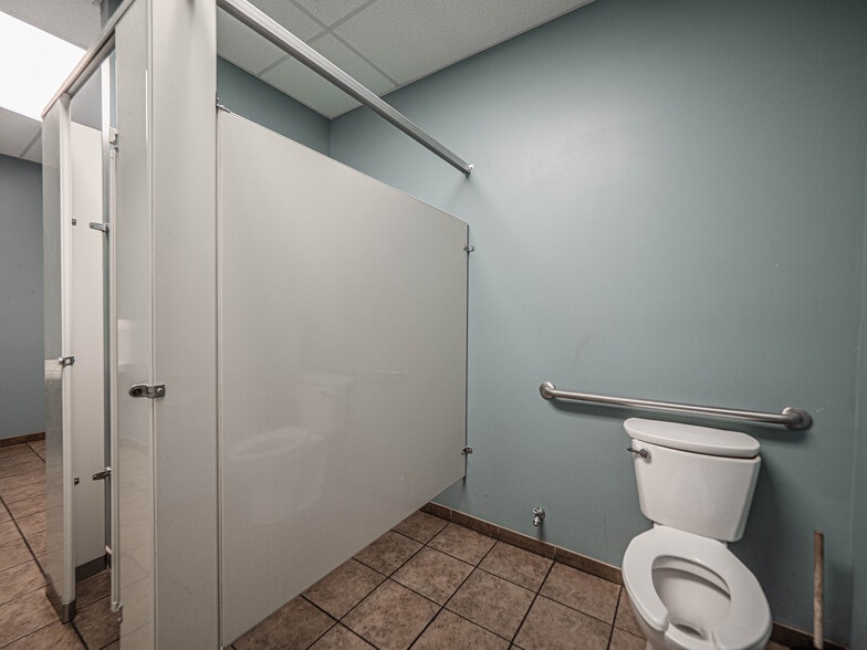 More Photos Of 401 Walker Dr, Henderson General Retail For Sale