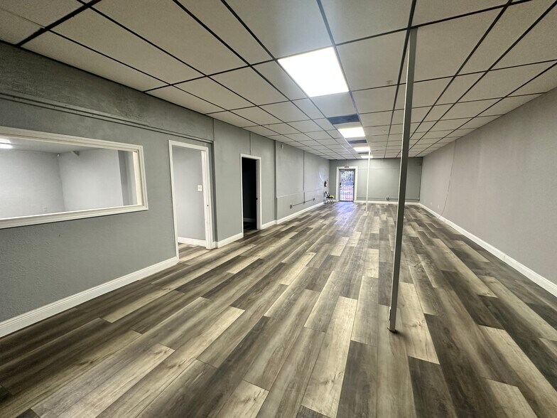 More Photos Of 6514-6516 N 40th St, Tampa Storefront Retail Office For Sale