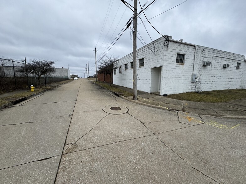 More Photos Of 905 Miami St, Akron Warehouse For Sale