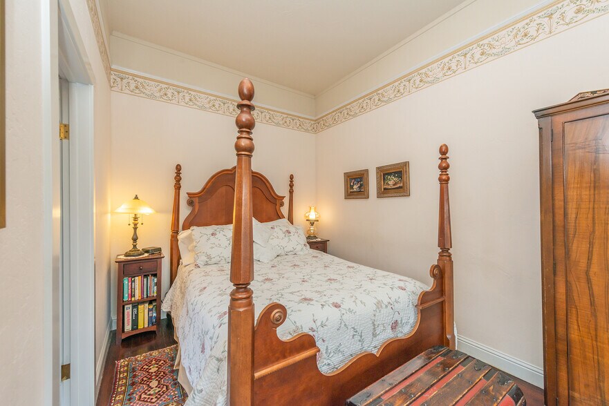 More Photos Of 481 Main St, Weaverville Hotel For Sale