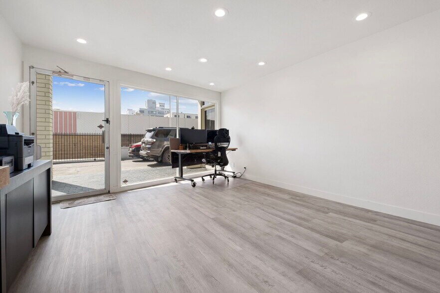 More Photos Of 555 E 3rd St, Long Beach Storefront Retail Residential For Sale