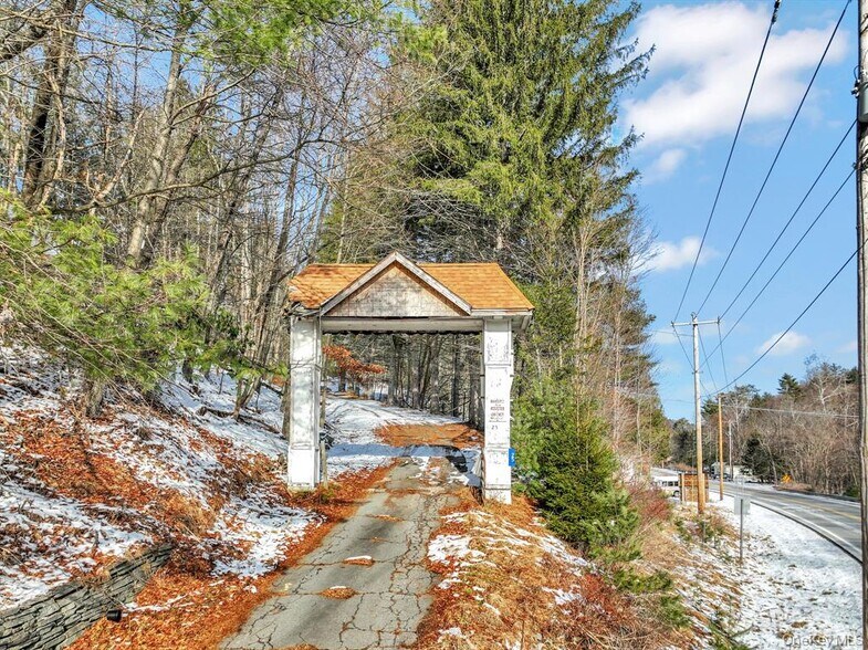 More Photos Of 25 State Route 55, Barryville Hotel For Sale