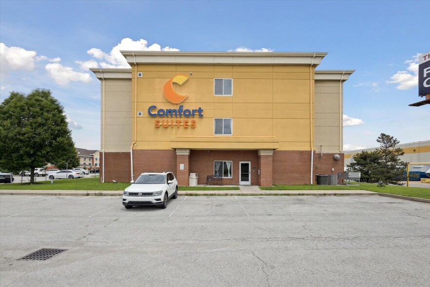 More Photos Of 2750 Fortune Cir W, Indianapolis Hotel For Sale