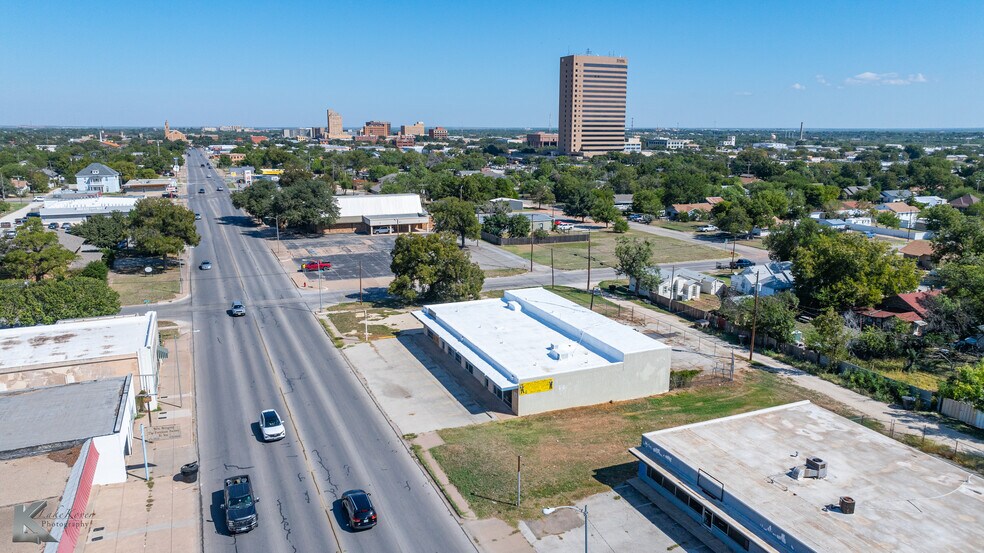 More Photos Of 817 Butternut St, Abilene Flex For Sale