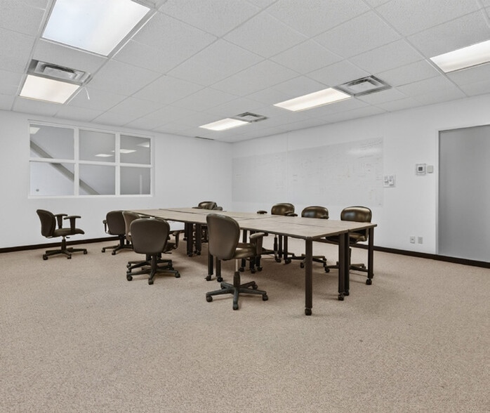 More Photos Of 5500 Canotek Rd, Ottawa Flex For Sale