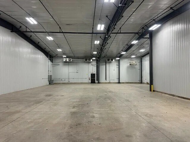 More Photos Of 2030 E 52nd St, Sioux Falls Industrial For Sale