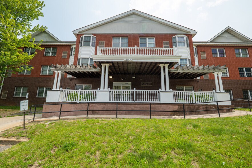 More Photos Of 144 John St, Lakewood Apartments For Sale