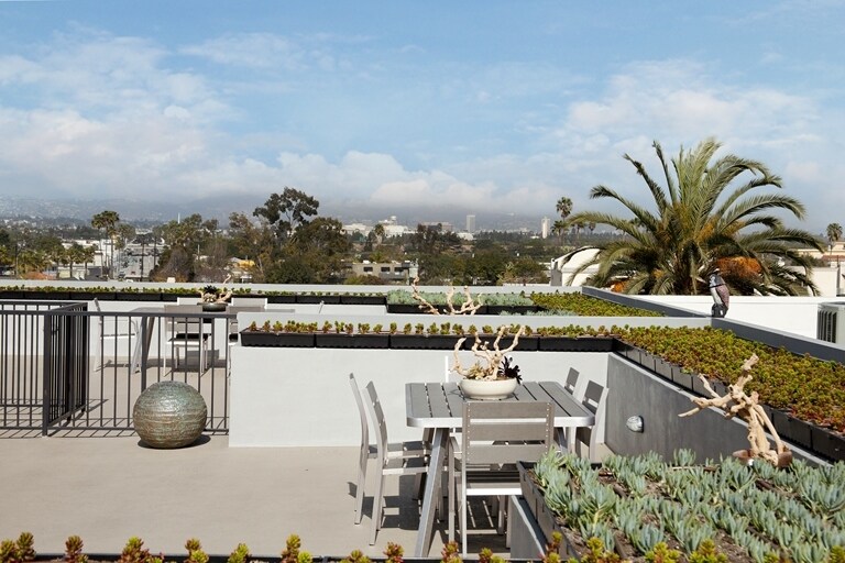 More Photos Of 11900 Courtleigh Dr, Los Angeles Apartments For Sale