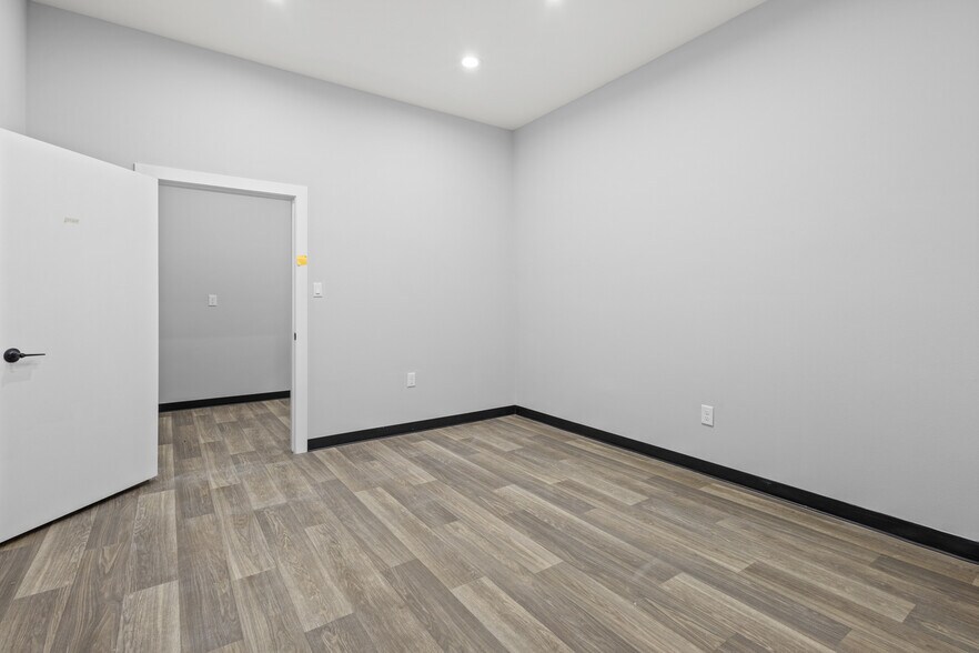 More Photos Of 800 N Plano Rd, Richardson Medical For Lease