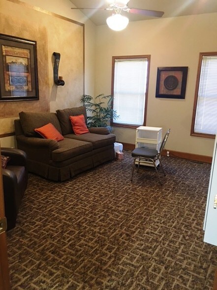 More Photos Of 115 Lincoln Place Ct, Belleville Medical For Sale