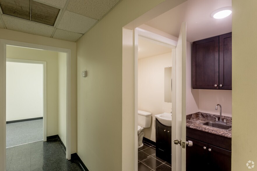 More Photos Of 3115 NW 10th Ter, Oakland Park Unknown For Lease