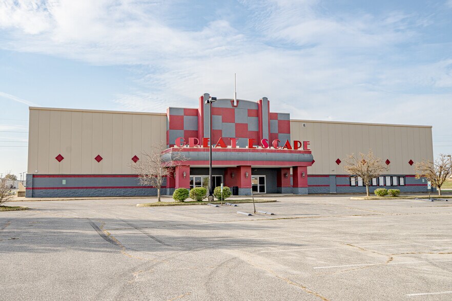 More Photos Of 250 Breighton Cir, Shelbyville Movie Theatre For Sale