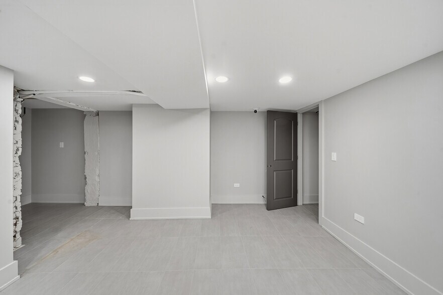 More Photos Of 619 W Randolph St, Chicago Restaurant For Sale