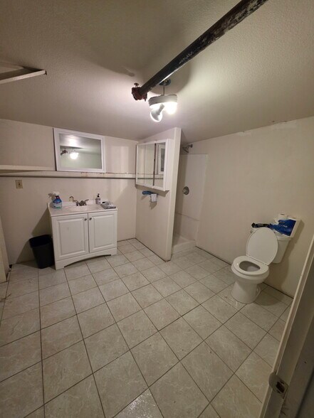 More Photos Of 2321 Fallon Rd, Hollister Distribution For Lease