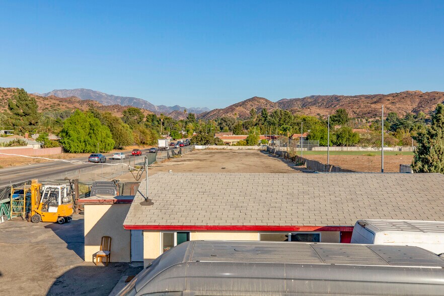 More Photos Of 9052-9058 Sunland Blvd, Sun Valley Office For Sale