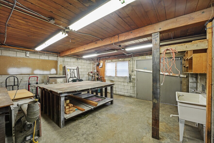 More Photos Of 6 Dravus St, Seattle Warehouse For Sale