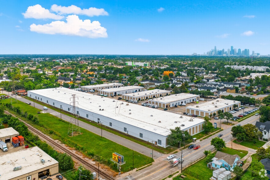 More Photos Of 3404-3556 Yale St, Houston Unknown For Lease