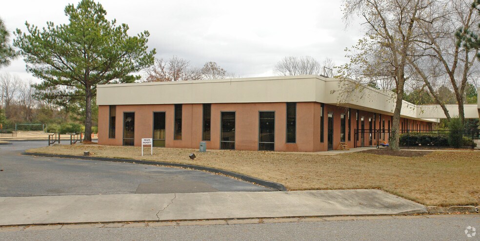 More Photos Of 2596 Corporate Ave E, Memphis Office For Lease