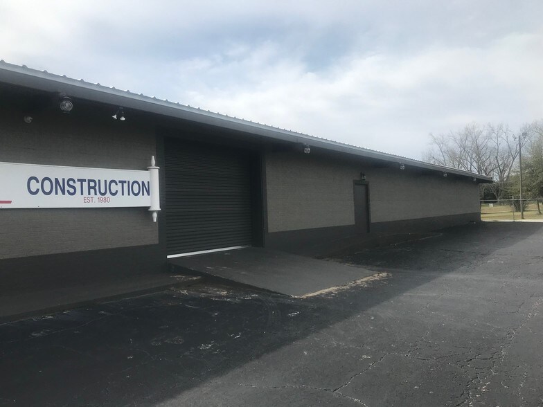 Primary Photo Of 108 E Southport, Dothan Light Distribution For Sale