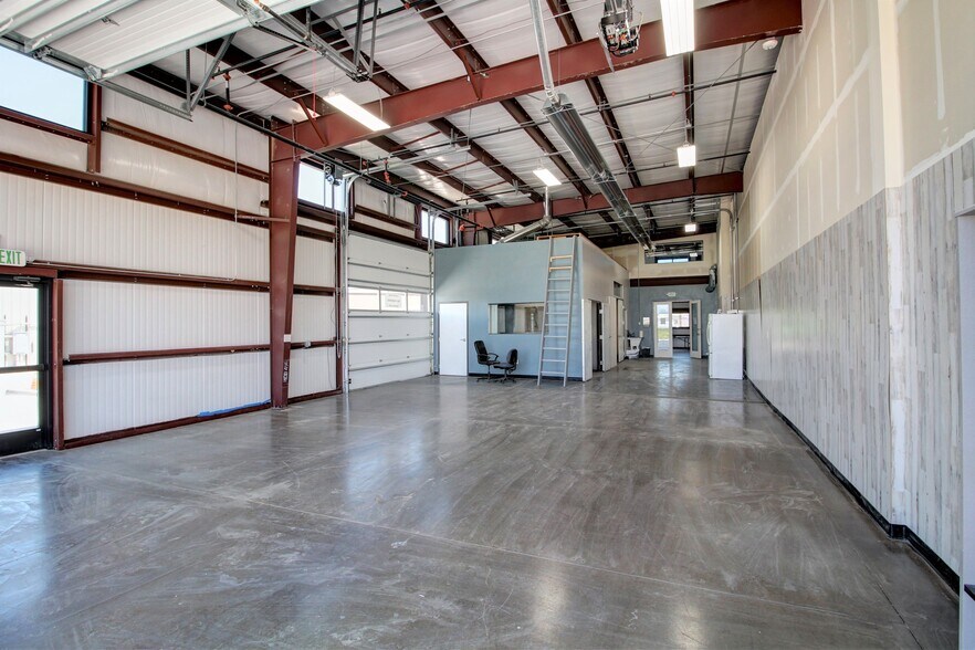 More Photos Of 3000 Airport Dr, Erie Light Manufacturing For Sale