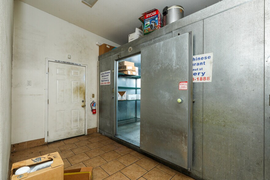 More Photos Of 1137 Walnut St, Red Bluff Restaurant For Sale