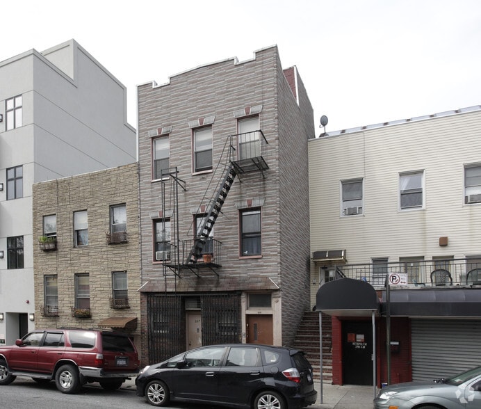 More Photos Of 557 Lorimer St, Brooklyn Storefront Retail Residential For Lease