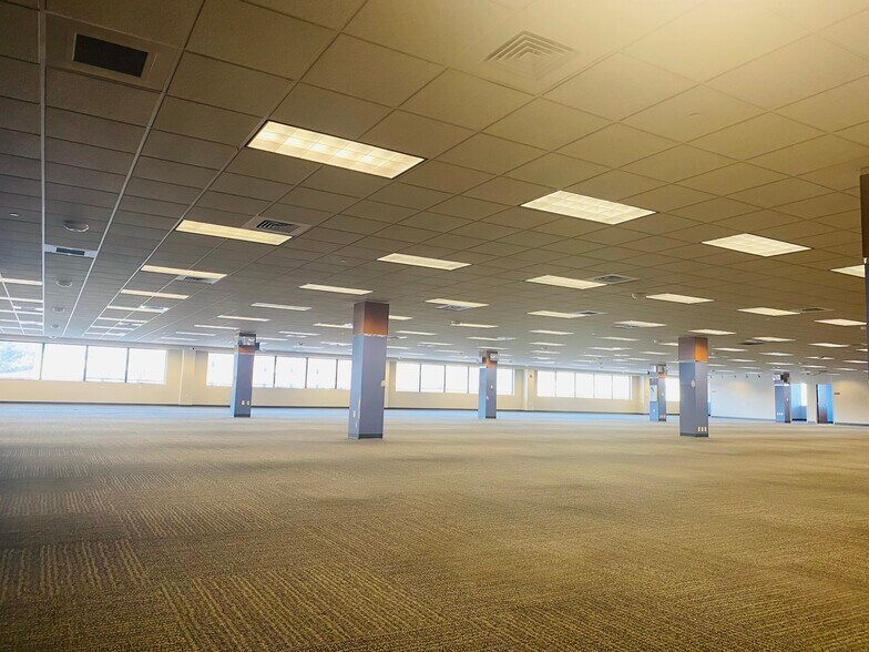 More Photos Of 500 Main St, Dubuque Office For Sale