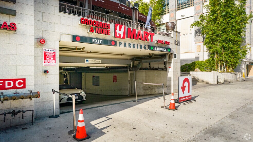 More Photos Of 621 S Western Ave, Los Angeles General Retail For Sale