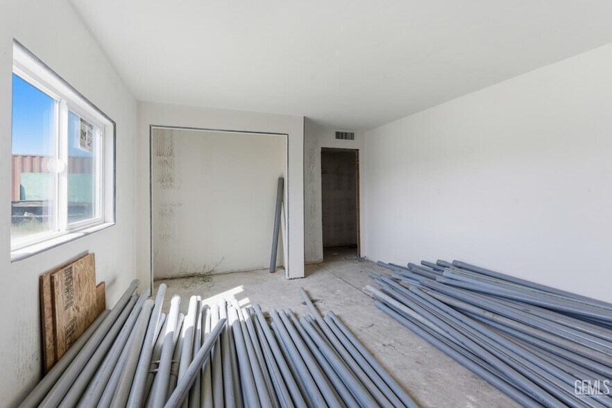 More Photos Of 2800 Patton Way, Bakersfield Specialty For Sale