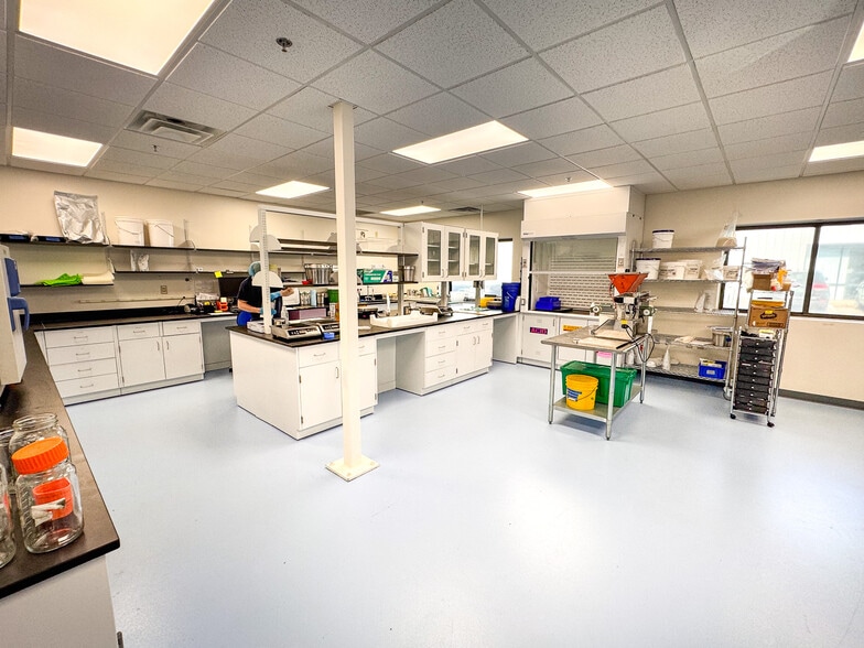 More Photos Of 856 Hercules Dr, Colchester Warehouse For Lease