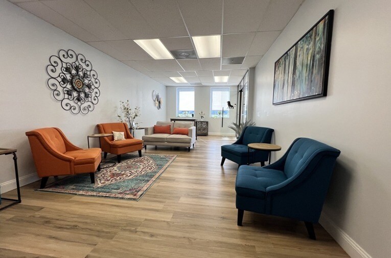 More Photos Of 109 Olde Greenwich Dr, Fredericksburg Office For Lease