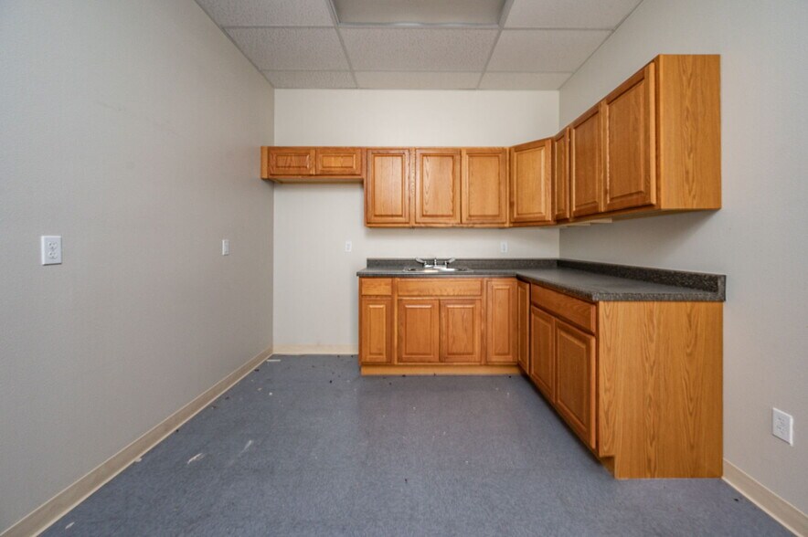 More Photos Of 2500 Canyon Rd, Bullhead City Medical For Lease