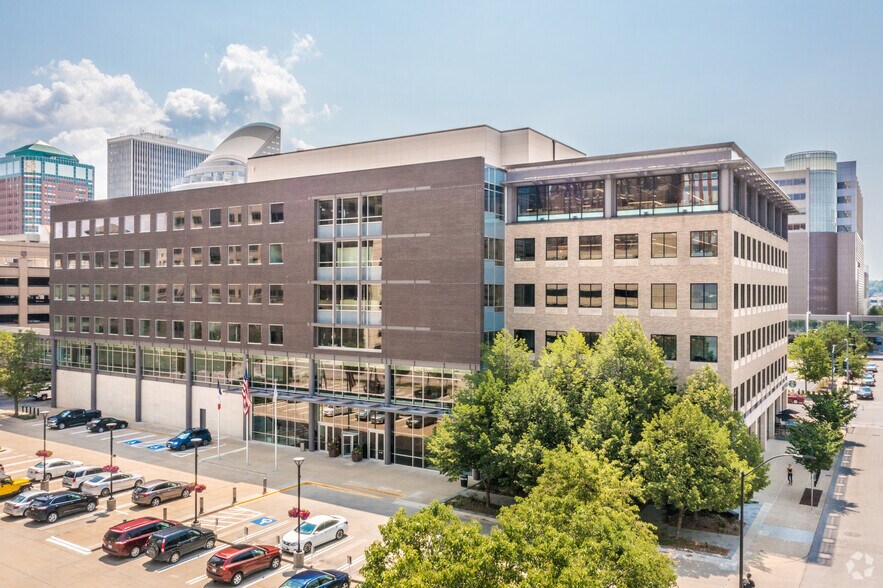 More Photos Of 909 Locust St, Des Moines Office For Lease