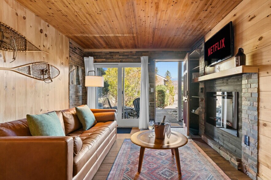 More Photos Of 64 Highlands Drive, Hunter Hospitality For Sale