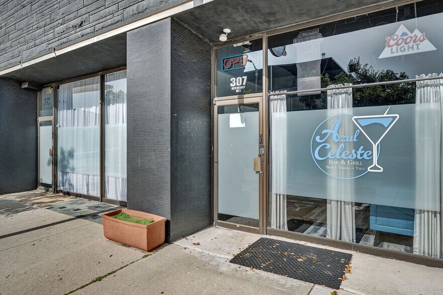More Photos Of 307 N Chicago St, Joliet Storefront For Lease