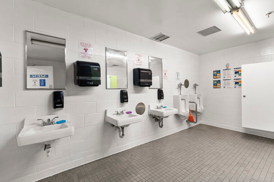 More Photos Of 100-118 John F Kennedy Dr N, Bloomfield Warehouse For Sale