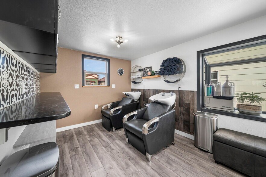 More Photos Of 9 Main St, Windsor Freestanding For Sale