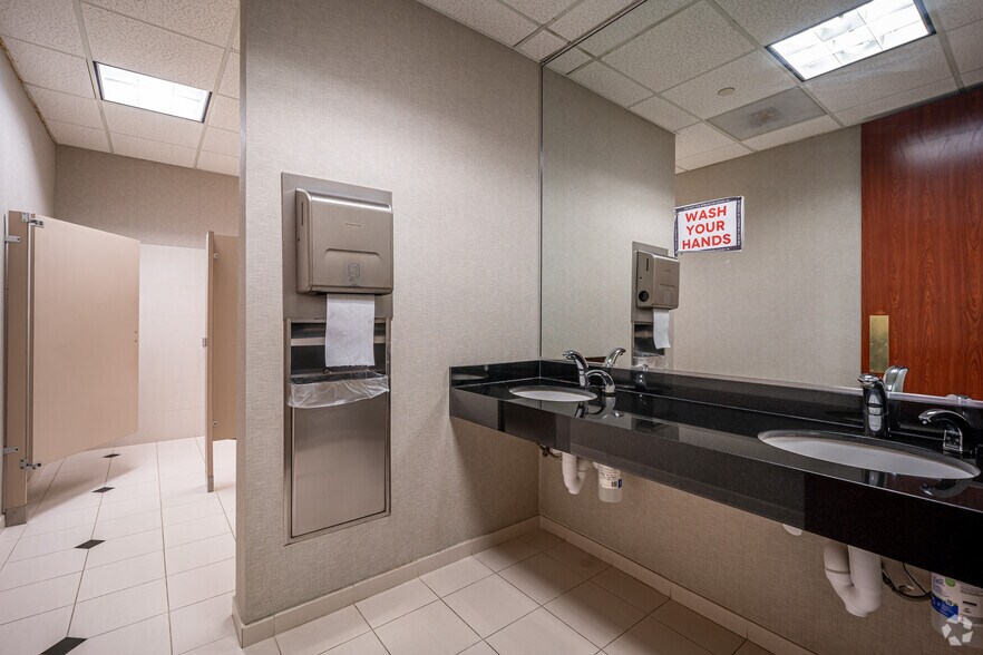 More Photos Of 14701 St. Marys Ln, Houston Unknown For Lease