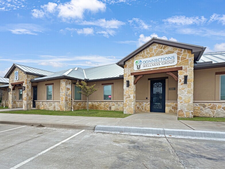 More Photos Of 255 W Lebanon, Frisco Medical For Sale