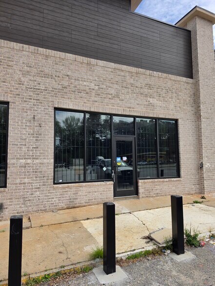 More Photos Of 3858 Glenwood Rd, Decatur Unknown For Lease