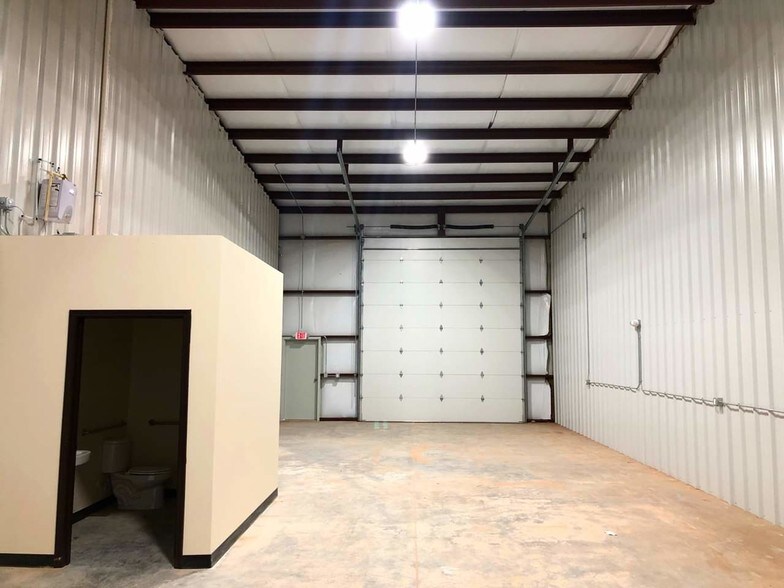 More Photos Of 5301 Cholla Rd, Midland Self Storage For Lease