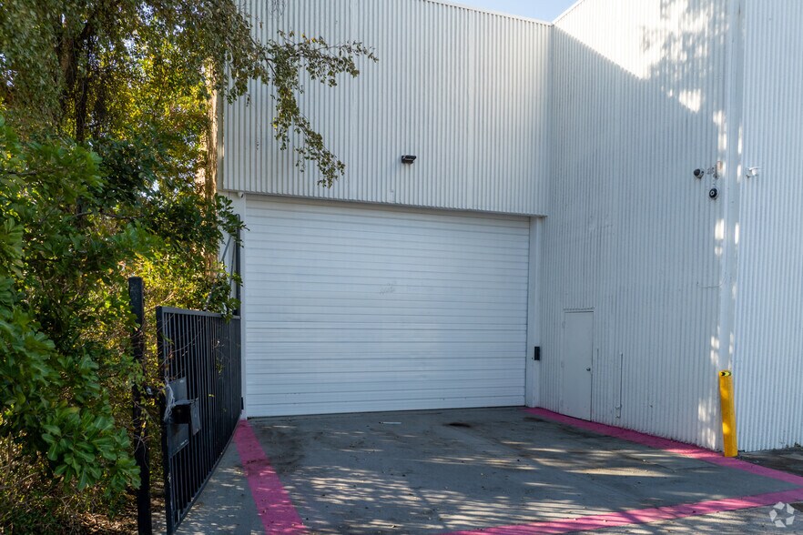 More Photos Of 5240-5260 NW 167th St, Hialeah Warehouse For Lease