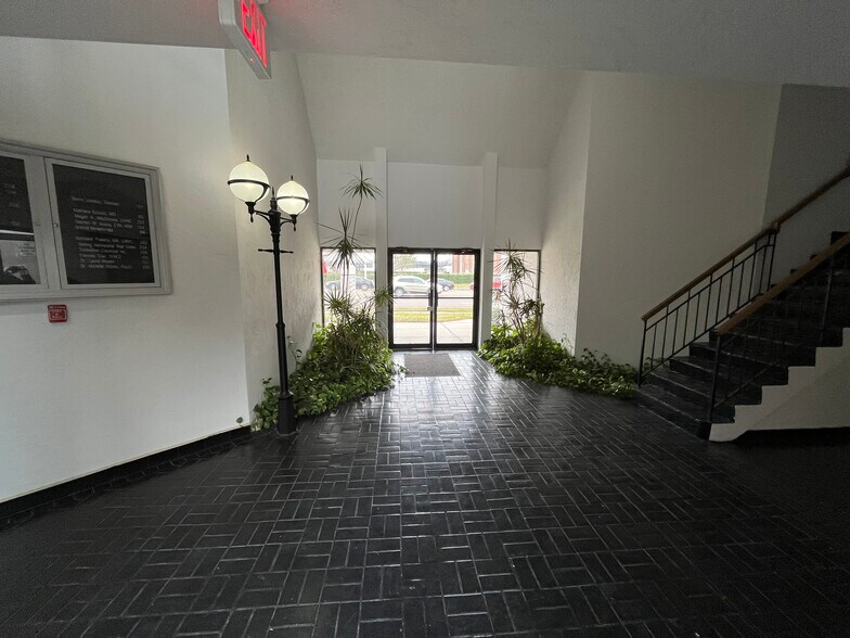 More Photos Of 950 S Tamiami Trl, Sarasota Medical For Lease