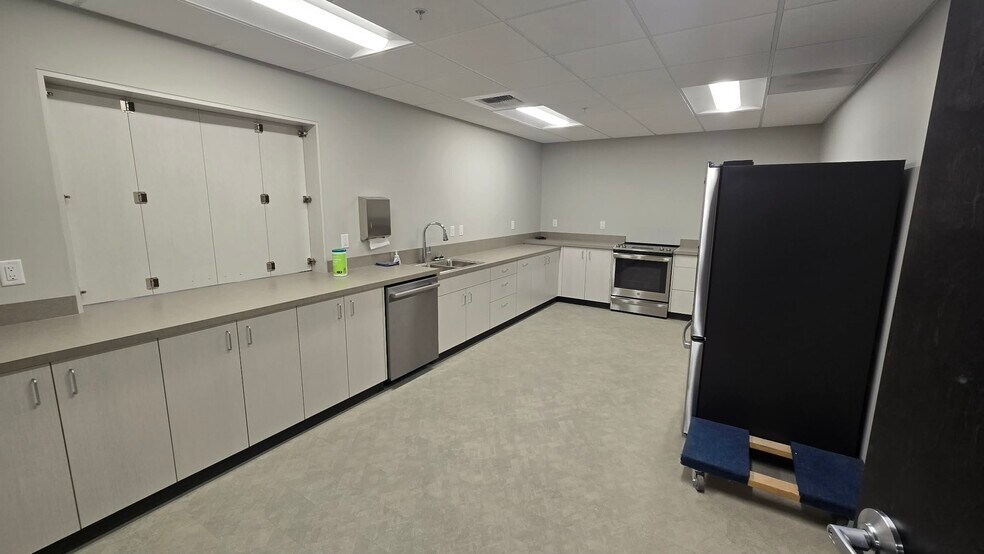 More Photos Of 1701 Prairie, Hayden Medical For Lease