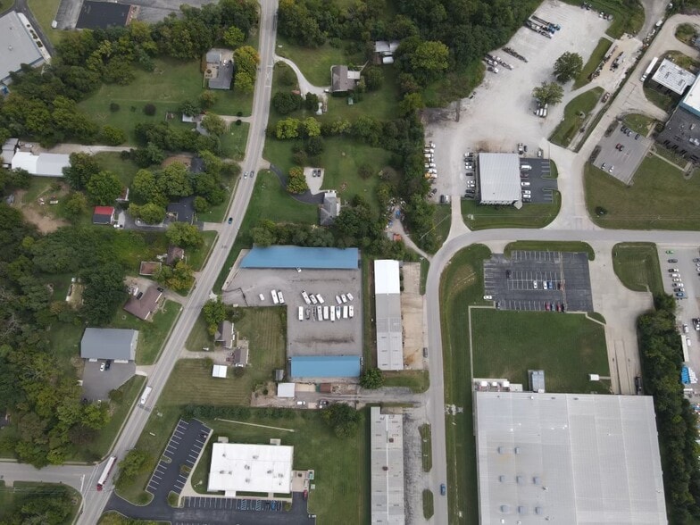 More Photos Of 910 Industrial Blvd, New Albany Flex For Sale