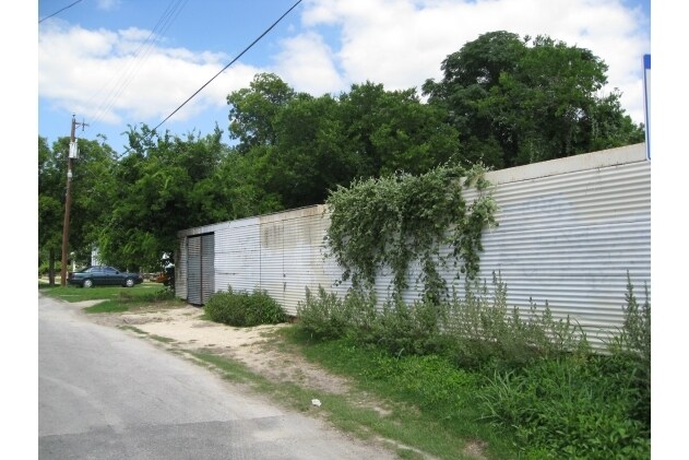 More Photos Of 1702-1706 S Presa St, San Antonio Freestanding For Sale